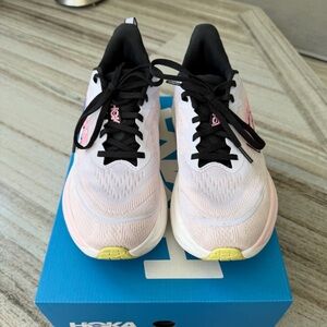 Hoka Women's Skyflow ✨great condition✨